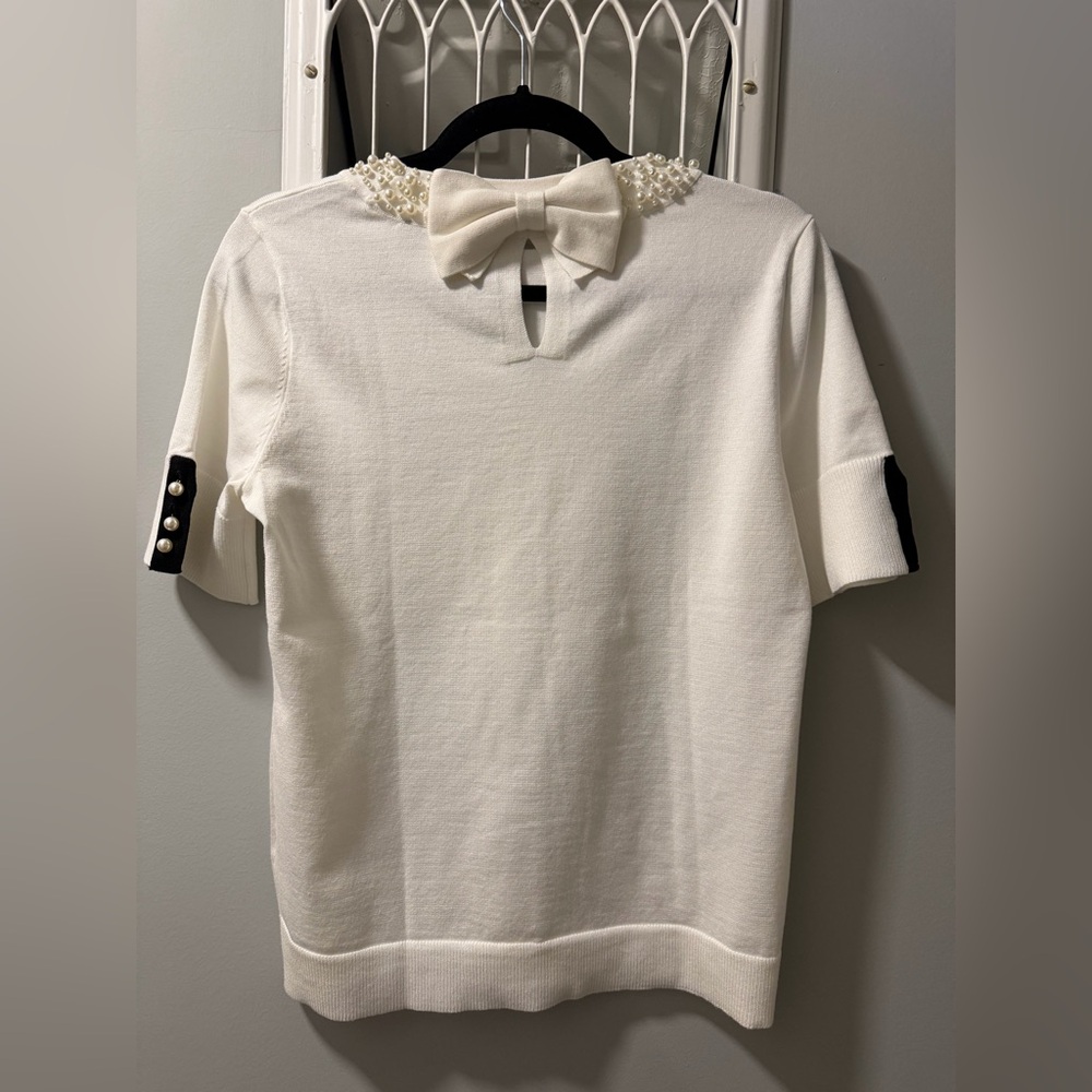 NWOT Karl Lagerfeld White Short Sleeve Top with Pearl Neckline, Sz S - Picture 7 of 7